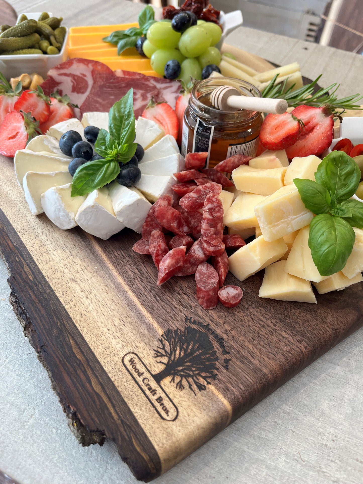 Live Edge Medium Serving Board (WBM600)